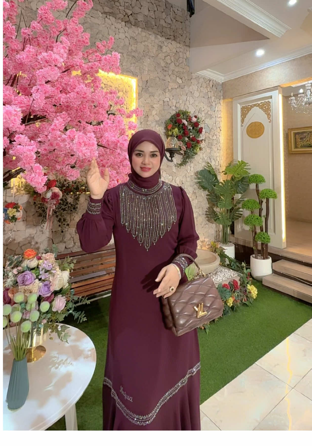 Persembahan terbaru‼️  Jameera Dress _Burgundy ✨ Hadir dengan bahan Rayna Yoryu premium dan sentuhan payet eksklusif, memberikan kilau anggun di setiap langkah bunda-bunda 💃♥️ #nazwaabaya #NewCollection #fashionwanita #fyp 