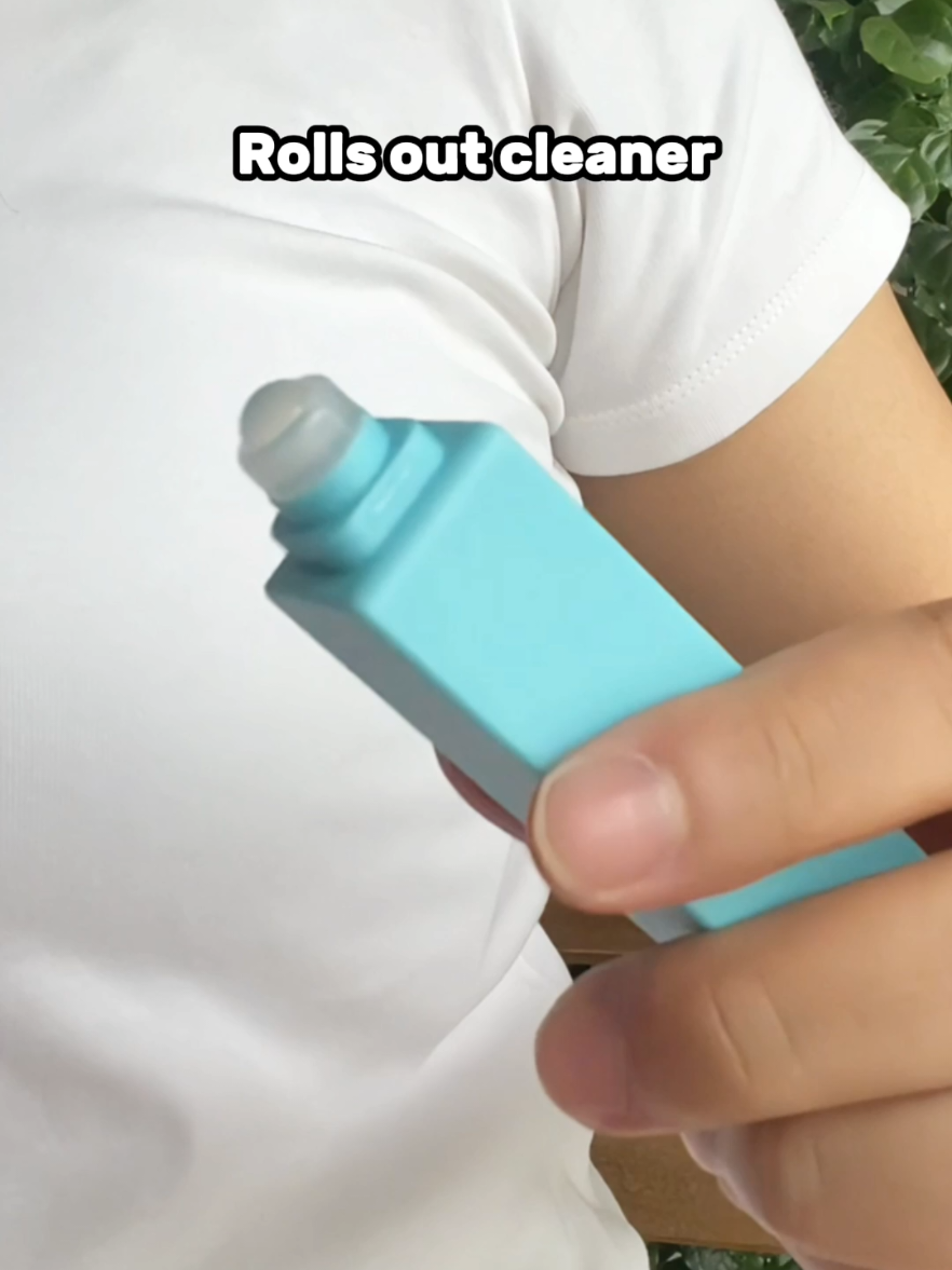who need this? My life saver everytime BEST PORTABLE STAIN REMOVER! No more stains when eating out at work! #stainremover #stainremoverhack #portablecleaner #clothingstains #cleanclothes 