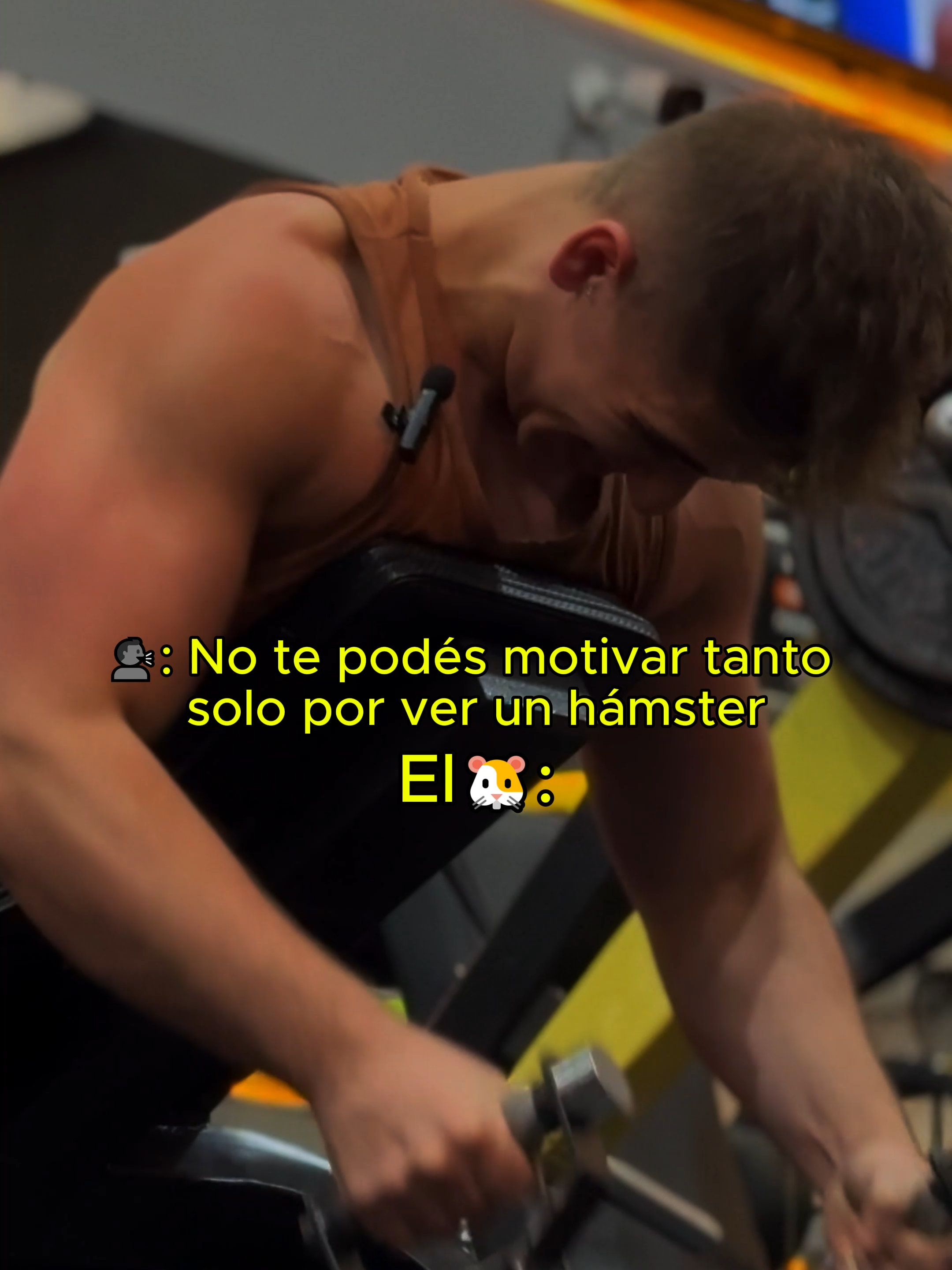 es el mejor doble bicep que vi en mi vida... #fyp #humorgym #brimarcos