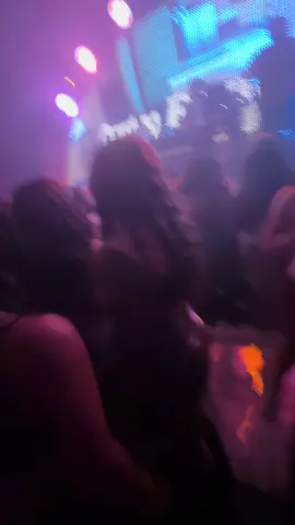 #tb to this random man that decided to lock in with me 😂 find him yall #fyp #rihanna 