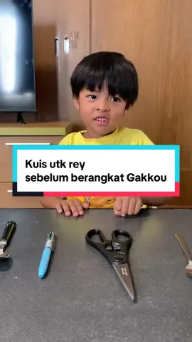 Mamak Ngajarin Rey kun sambil  keringatan karena kebelet pengen Pup🥶 disini rey kun tetap yakin pada Pendiriannya kalau Garpu itu adalah Sendok. Jadi biar rey g patah semangat, mamak jelaskan lagi yg mana sendok & mana garpu. lalu mamak tanyak garpu duluan baru sendok.. akhirnya permasalahan selesai dan rey kun berangkat sekolah dengan Bangga karena bisa menjawab kuis mamake🥹🥰 God Job anakku😘 kita Nikmati Prosesnya ya✨ #Fukumotorey #kanatasimamora  #reykundanmamakbatak😘 