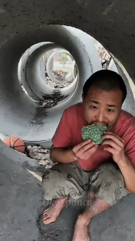 Eat green noodles part 2#sad #homeless #mukbang #poor #eat 