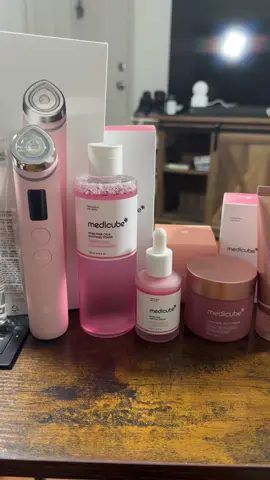Your skin called… it wants the glass skin upgrade 💖 This K-beauty set is 36% OFF rn 👏   #glassskin  #Kbeauty  #viralskincare  #medicube  #affiliatemarketing 