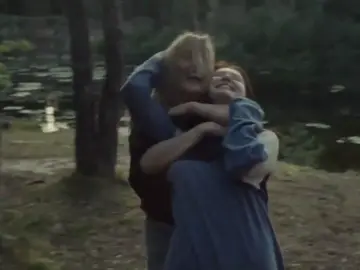 اليوم، يوم ميلاد محبوبتي، حبيت أوصل حبي لك للناس وأتباهى فيك يا اعظم كنز صار لي، دانه كانت اخت وصديقه وعون وملجأ لي، دانه مثال كبير للصداقه الحقيقية، يوم احتجت احد يوقف معي، كانت اول شخص قدامي، الوحيده الي تحملتني، بكل شخصياتي، حالاتي، أنا وهي واحد، ومحد بيقدر يفرقنا، أتمنى لك حياة حلوة بعيدده كليا عن المتاعب والمشاكل والهموم، لا تزعلين نفسك ياملاكي مهما صار، دانه شخص جدا عزيز علي، بينا عشره وملح، تشاركنا ابسط الأشياء، ضحكنا سوا، بكينا سوا، واسينا بعض، شاركنا بعض أسرارنا وأفكارنا، مرات ودي اجمد الوقت واطول لحظتي معك، دانه انتِ شخص جدا مهم بالنسبة لي، على قد ما تضاربنا إلا انك بتبقين دندونتي، اختي، وصحبتي، ورفيقة الدرب، وعشيرتي، وصحبتي الي الروح بالروح، مرات اسأل ربي، ياربي أنا وش سويت حسنه في حياتي عشان ترزقني بذا الملاك؟ حرام حتى اني أوصف لك قد ايش أعزك وأحبكم بكم كلمه، اختمها بأني احبك، اعشقك، اموت فيك، أهواك، أتنفسك، واهيمككك🥺🤍🤍#foryou #explore #friendship #صداقة #الشعب_الصيني_ماله_حل😂😂 