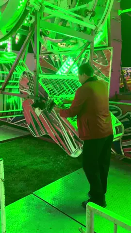 #CapCut my daughter and niece was on this ride #fairrides #cadillacmichigan #flashylights #fyp 