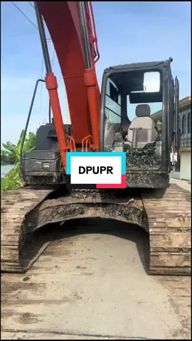 Dinas PUPR melaksanakan kegiatan normalisasi sungai, waduk, dan afvour untuk penanganan darurat mengantisipasi banjir sekaligus mendukung ketahanan pangan. #KabupatenMojokerto  #DPUPRkabmojokerto 