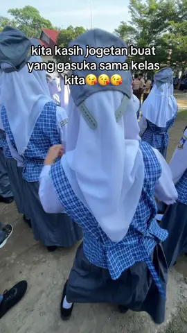 bercanda kawan #duabelas1bee #sekolah #kelas #fyp #trend 