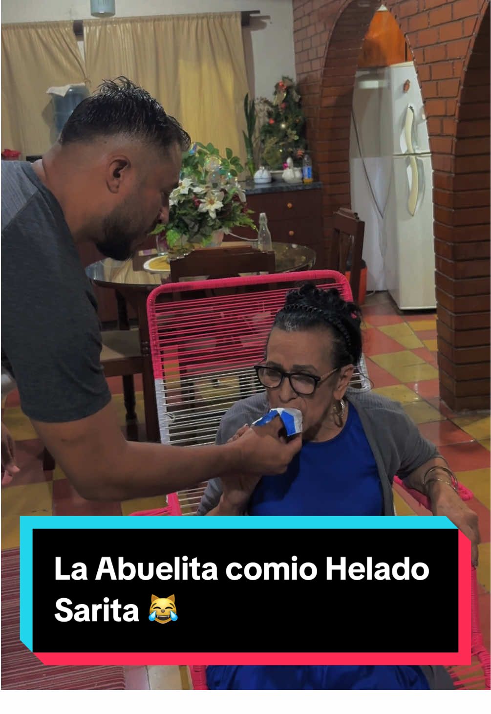 La Abuelita comió helado de Sarita 😹#creatorsearchinsights @Elida Berganza #abuelitaviral #nietodelaabuelita #abuelitastiernas #abuelitasoytunieto 