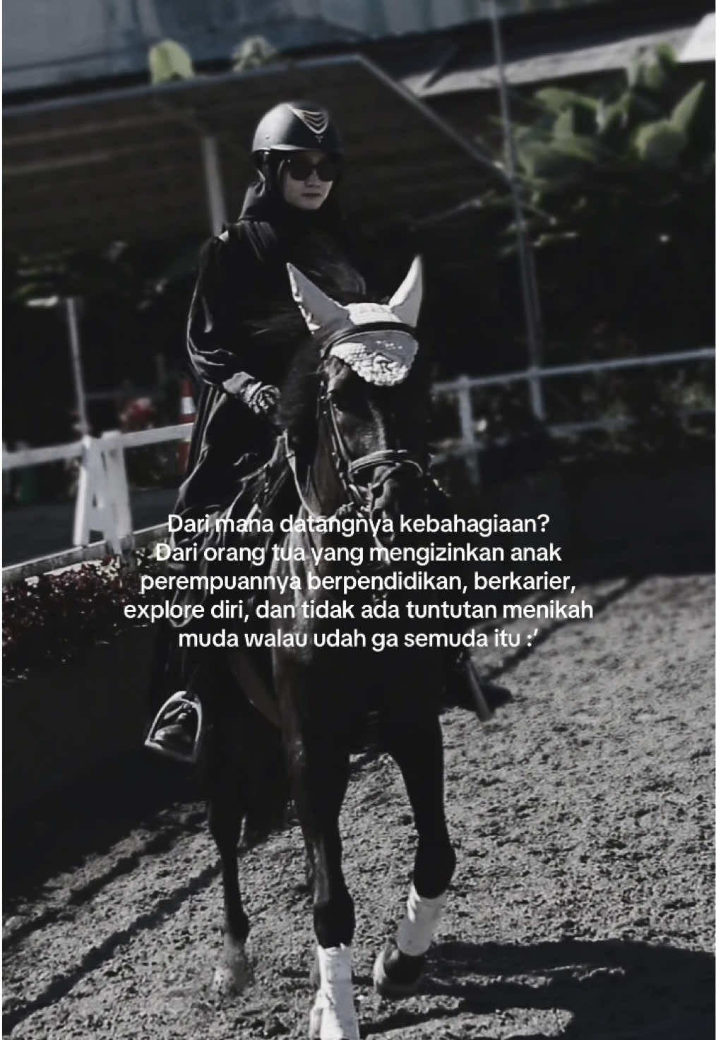 Maaf ya Ma, orange lain nikah muda, aku naik kuda 🐎 #berkuda #horsesoftiktok #horserider #equestrian #horsebackriding 