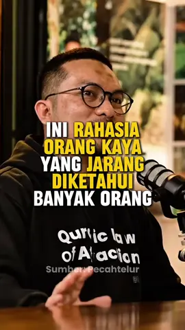 Kenapa ada orang bisa sampai level tajir melintir? 💰 di Podcast @PecahTelur Bapak @Rusdin S Rauf menjelaskan pola pikir Orang Kaya yang harusnya semua orang juga bisa melakukannya. Kenapa ada orang bisa sampai level Kaya Raya Tajir melintir? 💰 Riset bilang: Kuncinya MINDSET POSITIF. Dan ternyata… ini sejalan sama Al-Qur’an: ✨ “Barangsiapa berbuat kebaikan seberat zarrah pun, niscaya dia akan melihat (balasannya).” Pikirkan yang baik → lakukan yang baik → Allah balas dengan kebaikan. Inilah hakikat Quranic Law of Attraction. 👉 Jadi, kalau mau rezeki lancar, mulai dari hati & pikiran yang bersih. #quraniclawofattraction #lawofattraction #yakin #percaya #berpikirpositif #mindsetpositif #jalurlangit 