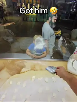 I would’ve flinched so bad 😭 #prank #funny #kids #baking (via headboatwasher/IG)