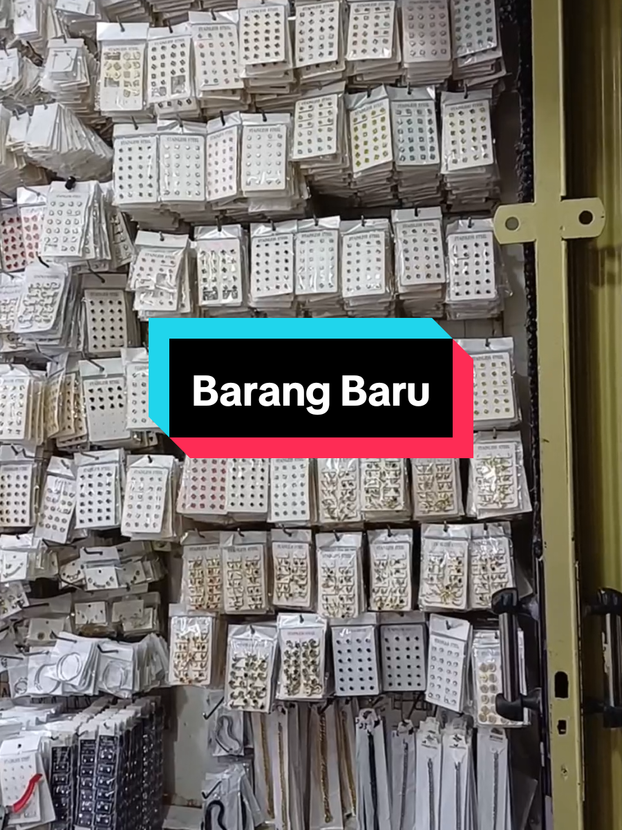 Restok Barang best seller dan Barang Barunya kak 🥰🥰🥰 ⬆️Grosiran Titanium  . 💯 Bahan Asli Titanium  . Anti Karat . Tidak Luntur  . Tahan Lama  . Harga Terbaik  . Kualitas Terbaik . Barang Import . Non COD ❌ . Real Picture . Anti iritasi . Barang Trendy . Toko Amanah & Terpercaya . Lansung Gaskan CO 😍🥰 Chat Admin 👇🏻👇🏻👇🏻 : Admin 1 (0812 8618 5275)