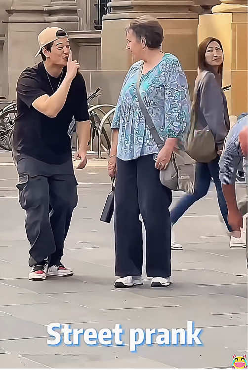 Funny street hand-holding prank 😂😂🤣#funny #fyp #usa #prank #tiktok #foryou #funnyprank #scarecam #fypシ #funnymoments #funnytiktok #usa🇺🇸 #scare 