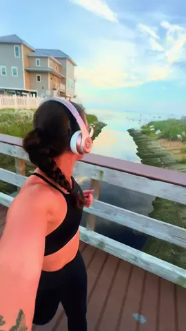 I’m just glad I can go for a run🩷 #somonestolemyairpods  #sendhelpthesearehuge 