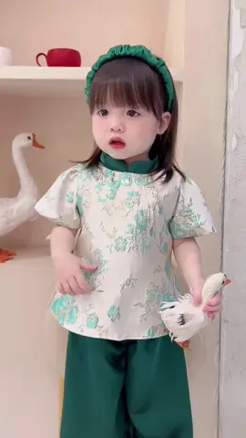 Kệ mình nhắm mắt mua Lynn 😝 #xuhuongtiktok #ilovetiktok #trungthu #phapphuc #dotrungthuchobe 