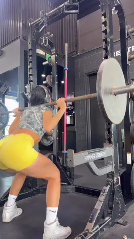 Gym with me ✨ #legs#workout#squats#workout#gym#workout#gymmotivation #workoutroutine 