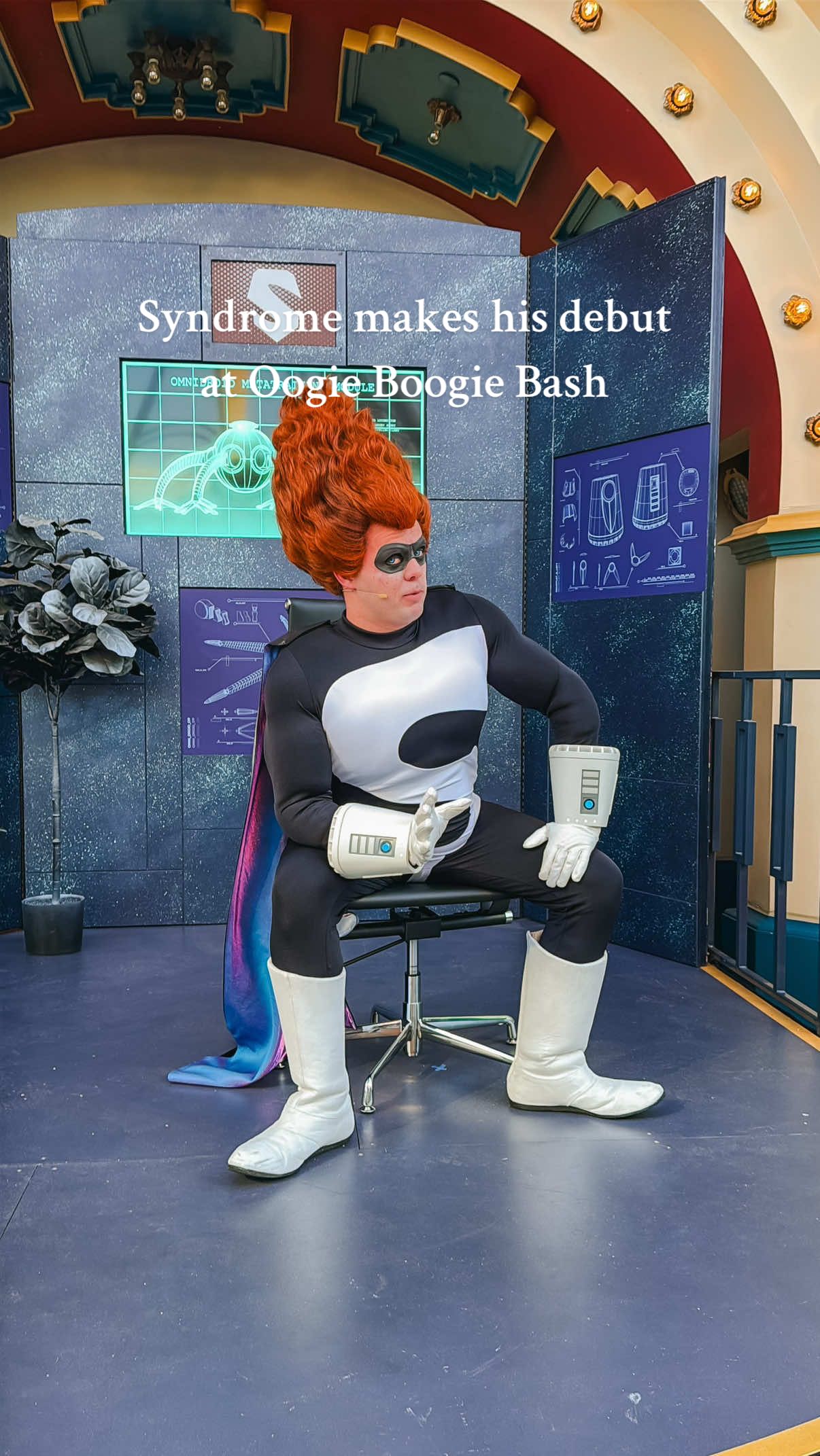First look at the new Oogie Boogie Bash villain- Syndrome from The Incredibles!  He’s ready to recruit his next team of super villains, I mean super heroes, and so happy to see his fans as the big debut!  Just don’t call him Buddy!  #oogieboogiebash2025 #disneylandcalifornia #disneylandhalloween #disneydreams #disneyhalloween 