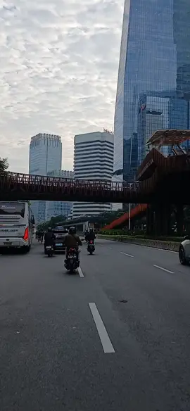 Jakarta di kala Cuti Bersama = Surga 🤪🤭 #jakartahariini #storymentahan #storywhatsapp #sudirman #storyprank 