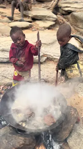 That’s Awesome ❤️ Today’s Breakfast In The Wild Prepared By Bush Kids 🤪🤪🤪#food #africa #nature #tik_tok #insights 