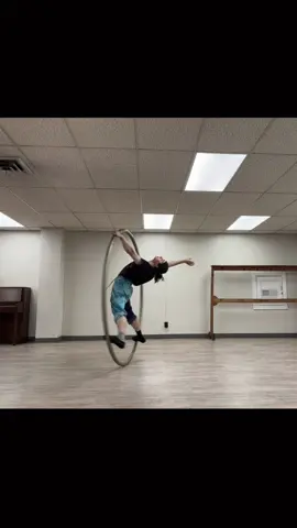 A fun combo in center spin and splits!  It’s a dramatic lil guy hence the music #circusarts #cyrwheel #sleeptoken 