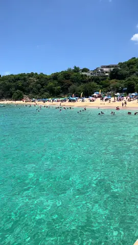 Parte del iconico puente de la playa crash boat an aguadilla ha colapsado por cause de las fuerte olas debido al huracán Erin 🥺 #crashboataguadilla🇵🇷🏖 #fyp #huracanerin #puertorico🇵🇷 