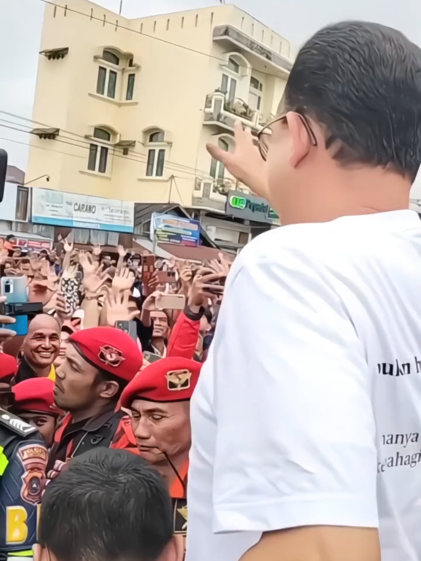 pak 🥹🫰🏻@aniesbaswedan  -@ohgituuuu66  -@gillzz_abw  -@thanzz_abw  -@raffaarjd  #aniesbaswedan #foryou #foryoupage #fypシ゚viral #bismillahrame #fyp #aniespresiden #aniespresiden2029