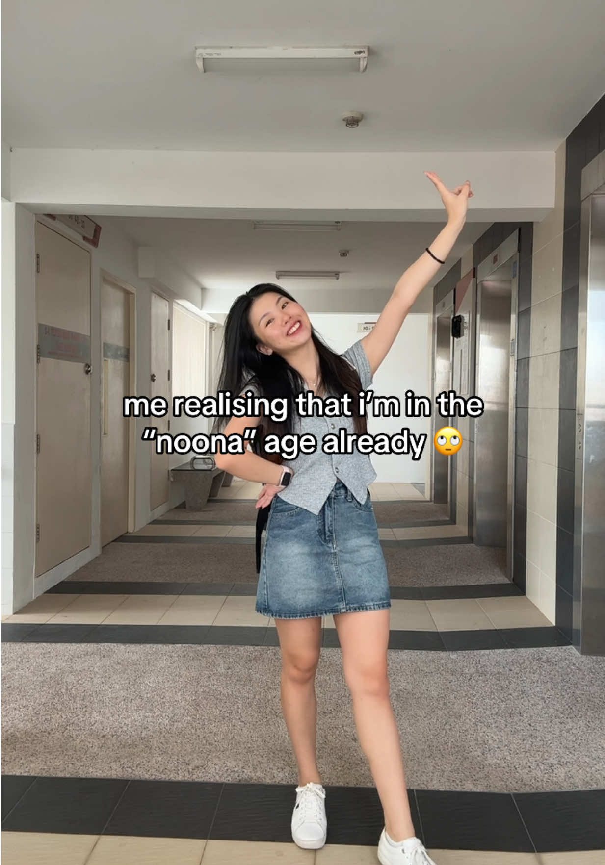 HAPPY MONDAY CHINGUUS 🥰 not young anymore friends, backpain, wrinkles and joint pain is like a norm now 🫠🫠🫠 #OOTD #corporateoutfit  #shinee #replay #fyp  