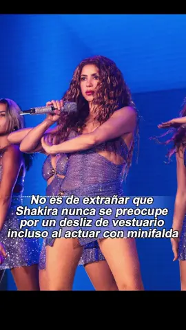 No es de extrañar que Shakira nunca se preocupe por un desliz de vestuario, incluso al actuar con minifalda#shakira#fyp#foryou#celebrity