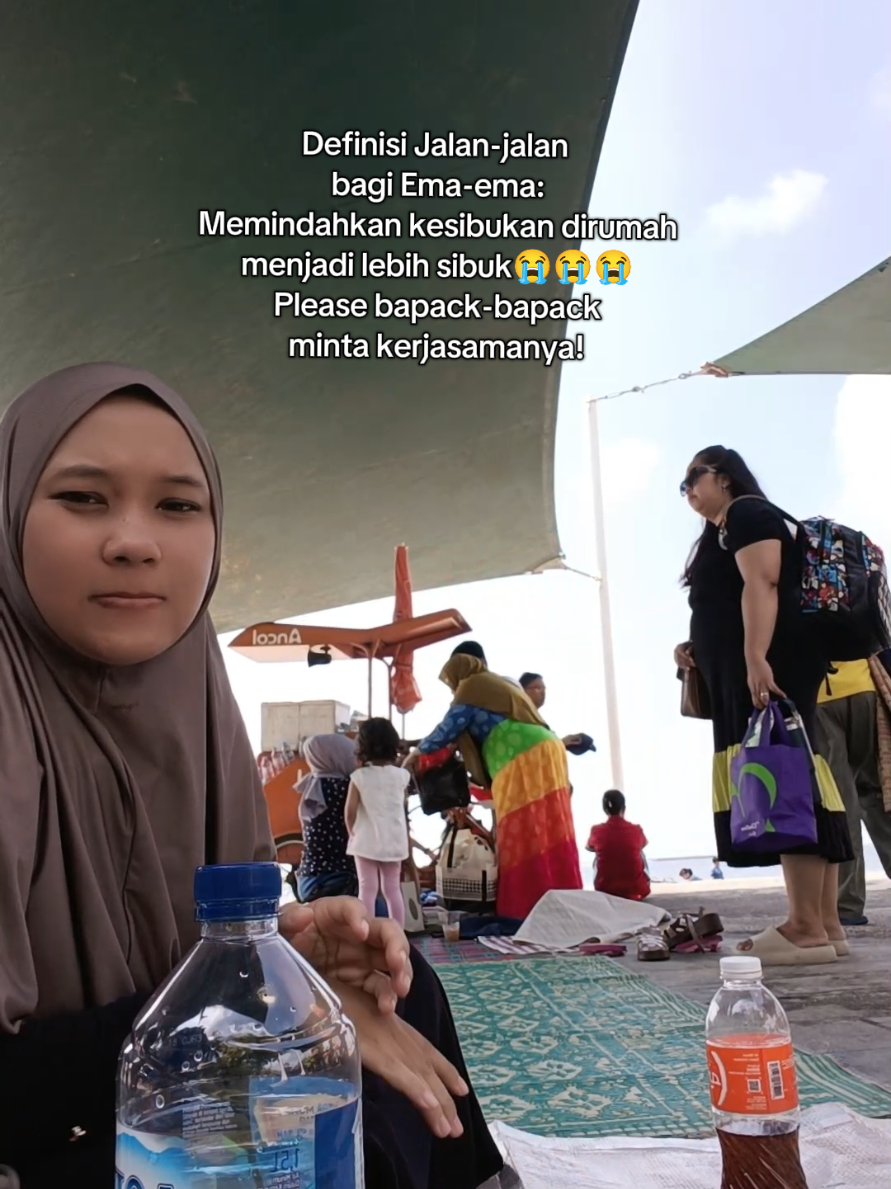Definisi jalan-jalan bagi kamiii! Tolong bapak bapak kerjasamanya yaaa 😭 #healing #ancol #staycation #pantai 