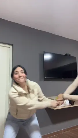 La que no quería bailar 😂 Mi tía la más churraaaaa 😍 @Rosangela Espinoza 