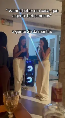 2h da manhã… desculpa vizinhos 😂🎤 #amigas #karaoke #girls #sertanejo #apagaapagaapaga @Tay @Yasmim Araújo @leticiasaciloto @Mariana Prado @Kailainy Moraes @Danilo e Davi @luannewiereck @Rafaella Helena 