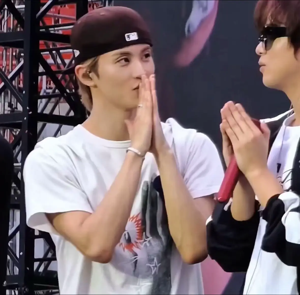 Sudah tak bisa tertahan moment-moment mereka di bulan agustus ini mah 😭 GEMESHHHHH #marklee #MARK #haechan #markhyuck #mahae 