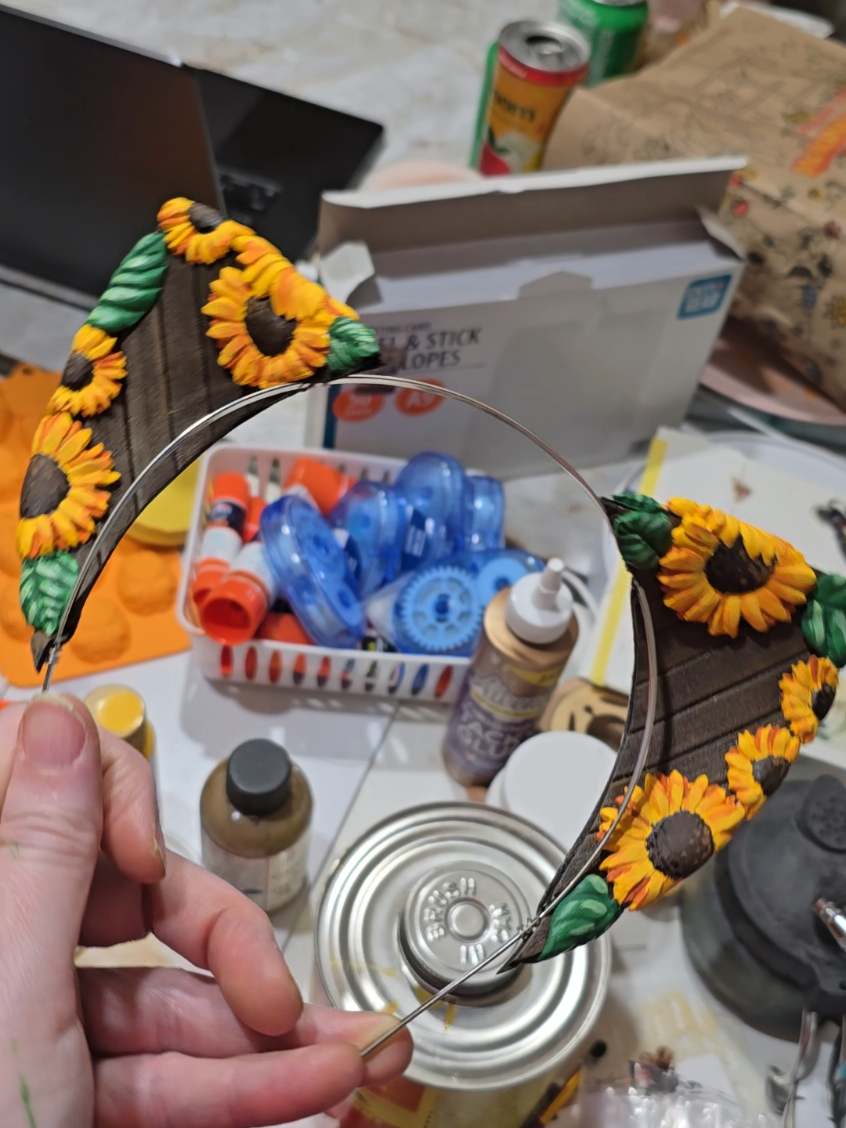 I wanted to do something for fall with some sunflower vibes and I think this sunflower cat ear set fits the bill!