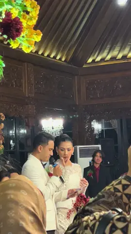 Aaaaamiiiiin aaamiin 😍 #weddingday #rachquelnesia #royanokevin #kevinrachquelwedding 