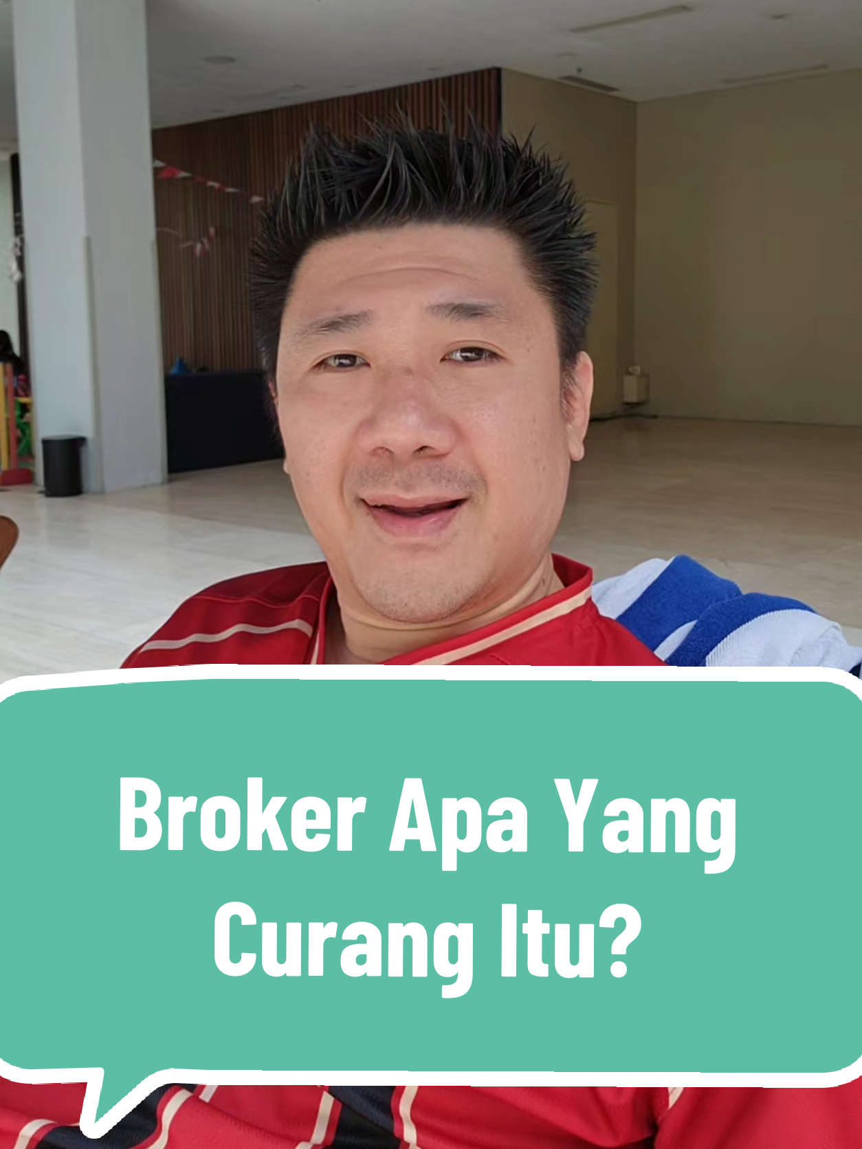 Replying to @bangkhakim Broker Apa Yang Curang Itu? 📌Broker Curang Apa yang Aku Spill di Video Sebelumnya? Banyak yang tanya, “Bang, sebenarnya broker apa sih yang curang?” 🤔 Nah, di sini saya jelaskan—tanpa sebut merek ya, karena kita punya etika dalam mengedukasi. 👉 Dalam video sebelumnya, saya tunjukkan hasil trading real account di dua broker berbeda. Padahal pakai: Pair yang sama Timeframe yang sama Software yang sama Strategi yang sama Tapi hasilnya? Harga beda Candlestick beda Posisi beda Kalau cuma selisih kecil, mungkin wajar. Tapi kalau perbedaannya terlalu jauh dan signifikan, kita harus waspada ⚠️. Itu bisa jadi indikasi broker yang main “nakal”—entah harganya dimanipulasi, order ditahan, atau memang ada kepentingan lain (b-book). 🎯 Tujuan saya sederhana: Supaya teman-teman sadar dan bisa bandingkan sendiri. Kalau di beberapa broker normal, tapi ada satu broker yang harganya jauh menyimpang, di situ kita bisa tarik kesimpulan: broker ini beda sendiri. Apakah itu 100% curang? Belum tentu. Tapi setidaknya, dari situ kita bisa ambil keputusan: ✔️ Mau lanjut trading di broker itu ❌ Atau pindah ke broker yang lebih fair Jadi edukasinya adalah: jangan asal percaya satu broker. Bandingkan, riset, dan ambil kesimpulan sendiri. 📲 Konsultasi gratis via WhatsApp / Telegram: 0815991800 ⚠️ Disclaimer Risiko: Trading forex memiliki risiko tinggi, termasuk potensi kehilangan sebagian atau seluruh modal Anda. Perbedaan harga atau manipulasi broker bisa memengaruhi hasil trading Anda. Hasil di masa lalu tidak menjamin hasil di masa depan. Selalu gunakan uang dingin dan pahami resikonya sebelum memutuskan untuk trading. #BrokerScam #BBroker #StopBrokerScam #ForexIndonesia #TraderIndonesia 