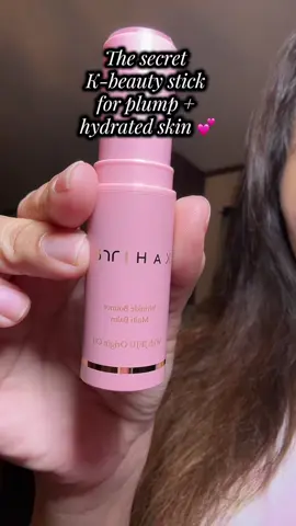 Glass-skin glow in one swipe 🌸 #tiktokbacktoschool##KBeautySecrets #GlassSkinGlow #DewySkinGoals #SkincareThatWorks