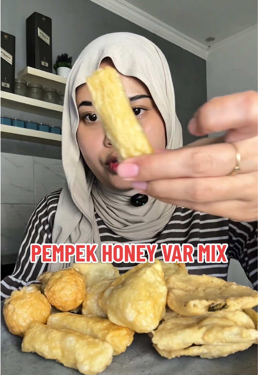 Pempek asli palembang yg ikan nya tuh berasa & enak banget  @PEMPEK HONEY  #pempekpalembang #pempekhoney #pempek #jajanantiktok #fyp 