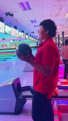 Bowling 🎳 night 🥰 ya hacía tiempo que no veníamos 🥰#familytime❤️ #GameNight 