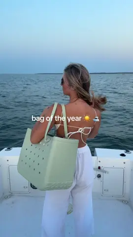 i use this bag for EVERYTHING!!🤍🫶🏻🤞🏻 #boggbag #bag #girls #tiktokshop #fyp 