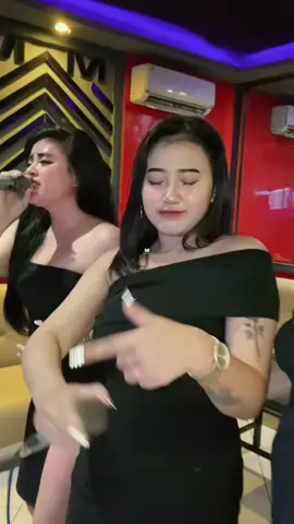 goyang bebas mbak lc  #fyppppppppppppppppppppppp #lc #karaoke #peluklc #ciumlc