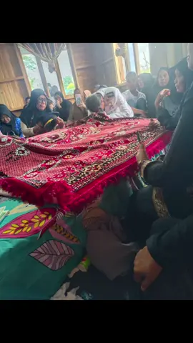 Engkau Sudah tenang & Bahagia dialam BaruMu, Apapun yang terjadi insya Allah SWT akan membalas semuaNya 🤲 Kami Merasa Kehilangan Sosok Beliau yang BaikNya Masya Allah semasa hidupNya 🥲