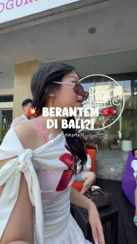 gak nyangka di jambak?! 😱❤️ #MinivlogIndonesia #adayinmylife #dramaliburan #liburanbarengsahabat #berantem #temansmp #balitrip 