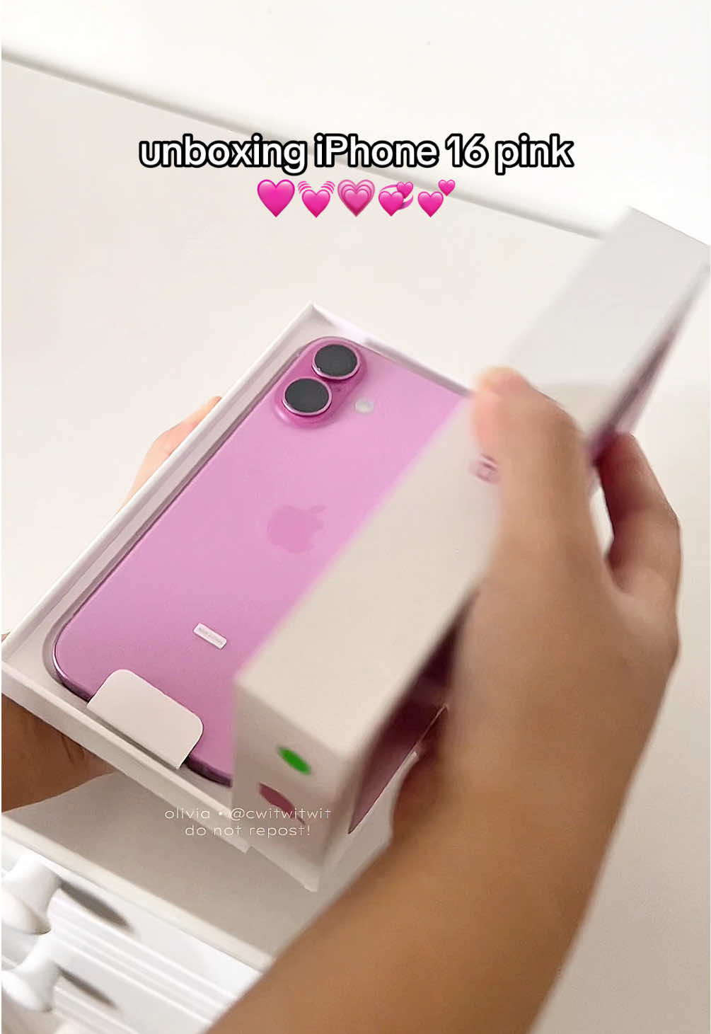 Unboxing iPhone 16 pink aku, unboxingnya kurang proper soalnya excited banget wkwkw sukakkkk bgt sama warna nya 🥹🩷 #fypシ #abcxyz #foryou #unboxingiphone #iphone16pink 