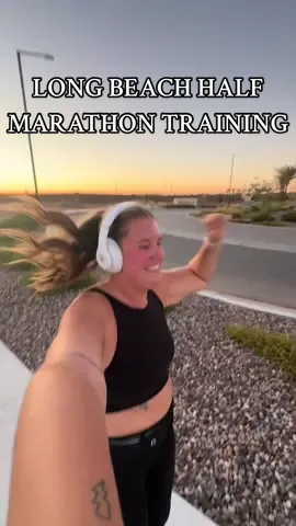 Half marathon loading… 🏃🏼‍♀️🌴🌊 Long Beach, I’m coming for you 👟💪 #HalfMarathonPrep #LongBeachHalf #RunnerEnergy #TrainingMode #GirlOnTheRun
