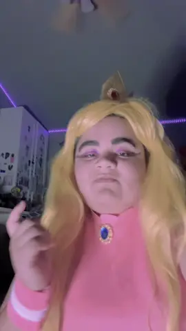 #peachcosplay #tennispeachcosplay #mariocosplay #pridestarimafirstcos #sugarwiththecos 