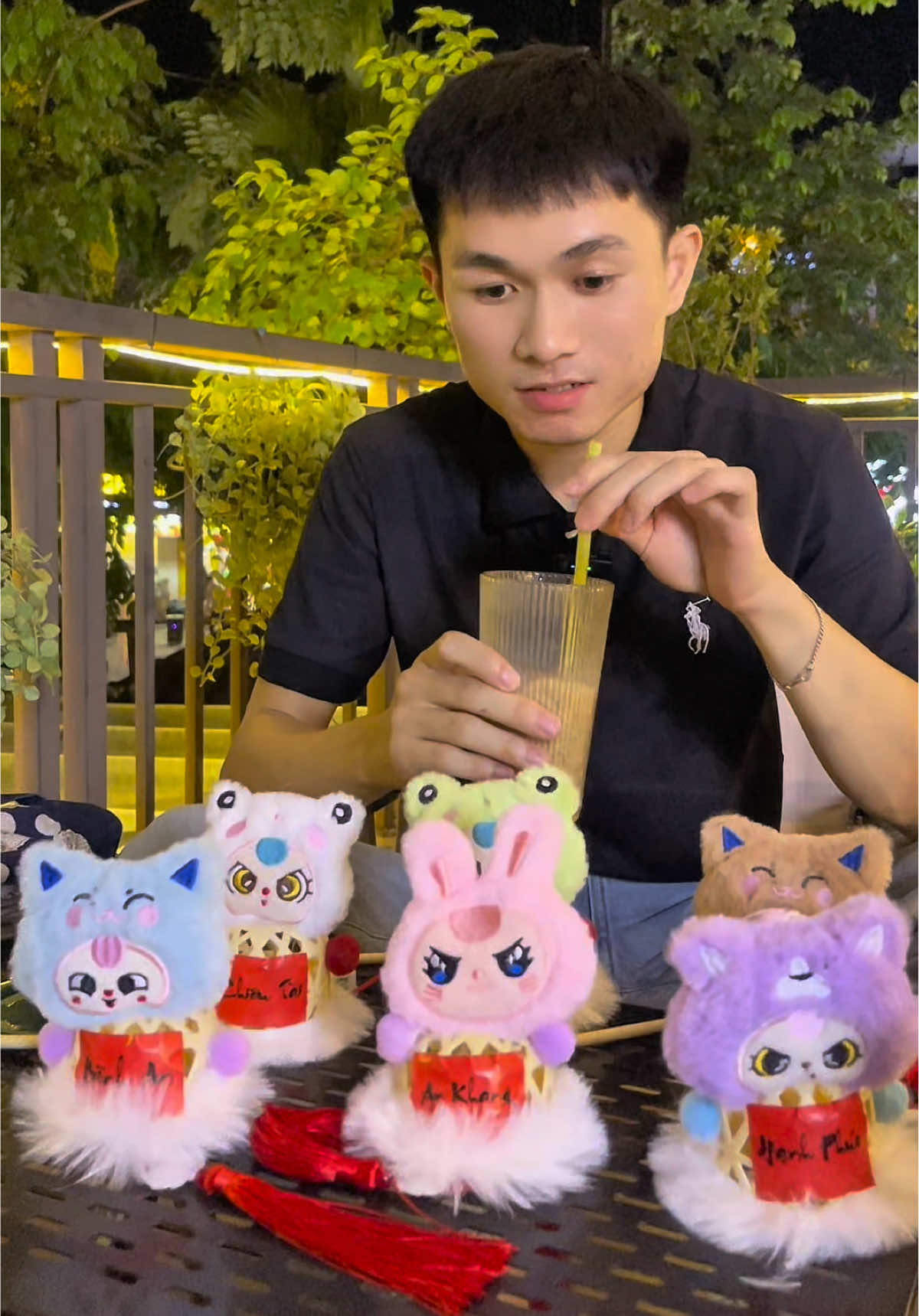 Kinh nhề lắm tiền, mua lắm đèn lồng nhề#denlongtrungthu #babythree #trungthu #tetthieunhi #dochoitreem 