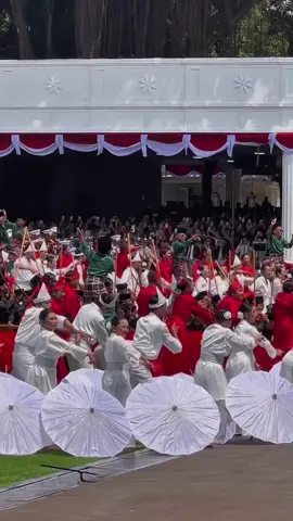 Menko Pangan @zul.hasan turut hadir dalam upacara kenegaraan 17 Agustus 2025 bersama Presiden, sebagai simbol sinergi antar kementerian dalam membangun Indonesia yg berdaulat, khususnya di dalam sektor pangan yg semakin strategis #zulkiflihasan #menkopangan  #HUTPAN #partaiamanatnasional #hut80ri 