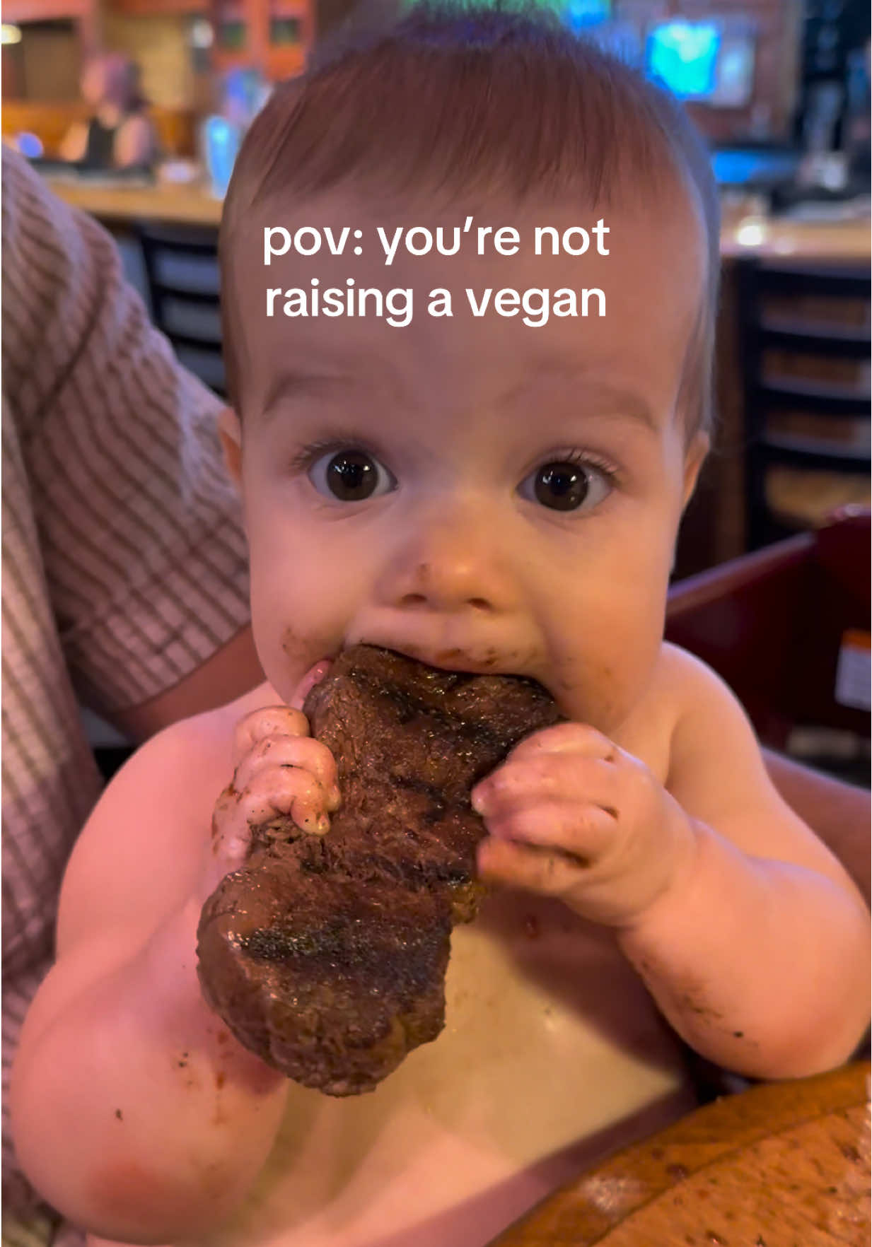 she loves her steak 😭😂 @Texas Roadhouse meet your biggest (yet smallest) fan 🥩❤️ #blw #momlife #MomsofTikTok #babyfood #meateater 