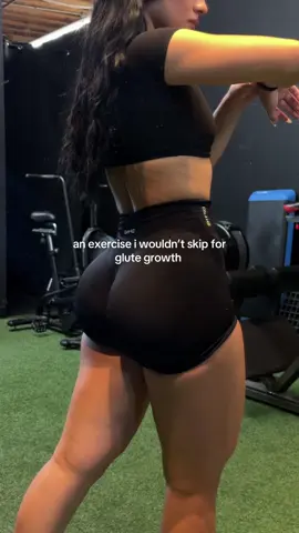 me and step ups are like this 🤞🏼 @DFYNE #fyp #GymTok #foryou #gym #glutes 