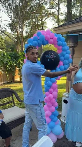 #fakecar⚠️ #babyboy #genderreveal #boymom got my bby boyyyyyyy💙 (gender keeper for the car prt @Amir B) (we had 2 separate ones for my ppl in SC/NY/NC and the ones tht r here in tx)
